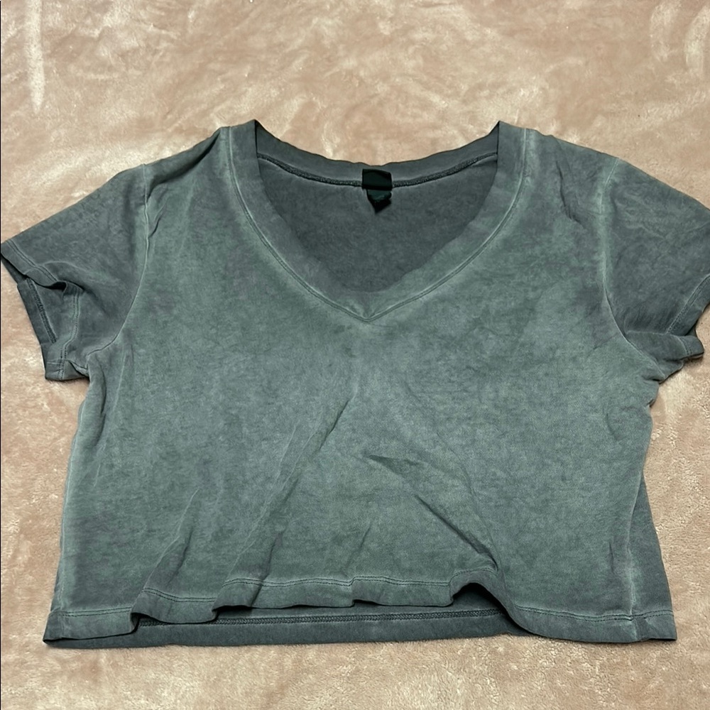 Wild Fable gray washed slightly cropped V neck t-shirt